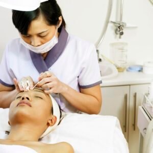 Read more about the article Peluang Bisnis Klinik Kecantikan Terus Bertumbuh, Kesempatan Menguntungkan untuk Pengusaha Muda!